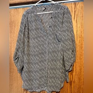 COMO Vintage women’s 3XL dressy blouse with 3/4 button sleeves & tush coverage.